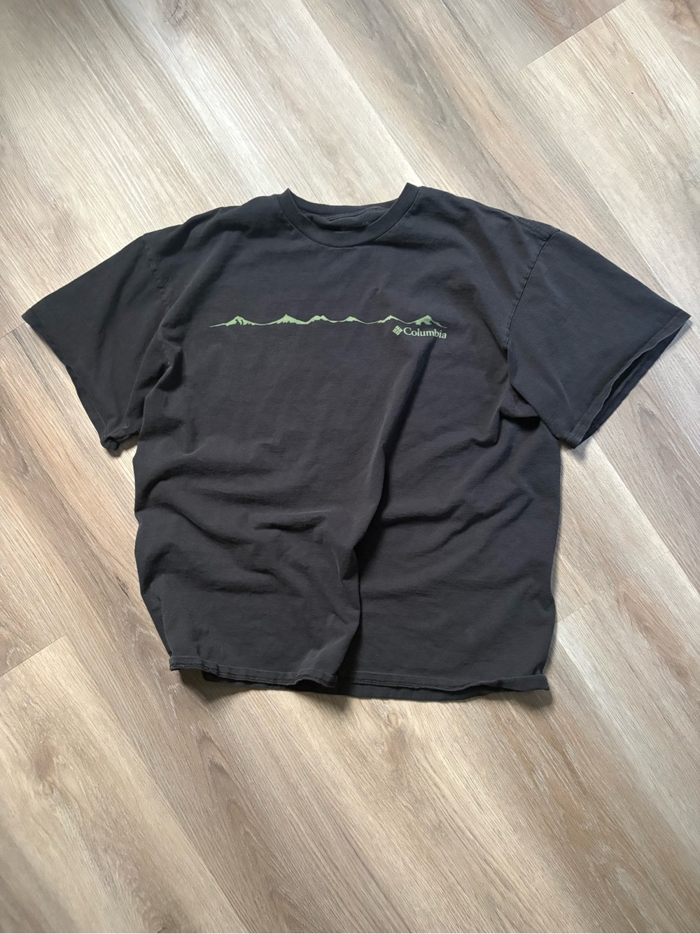 Vintage style Columbia graphic hiking t-shirt
